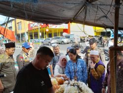Cek Kualitas, Satpol-PP Kampar Kawal Dinkes dan BPOM Lihat Jajanan Pedagang Ramadhan