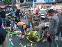 Satpol PP Kampar Tertibkan Pedagang di Badan Jalan Pasar Inpres Bangkinang