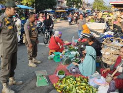 PKL Berjualan di Badan Jalan, Satpol PP Kampar Lakukan Penertiban